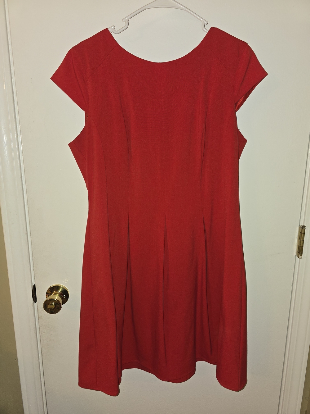 Classic Red Cap-Sleeve Women's Pleated Fitted Dress
